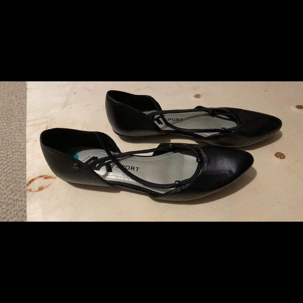 ANNE KLEIN black patent leather point-toe flats